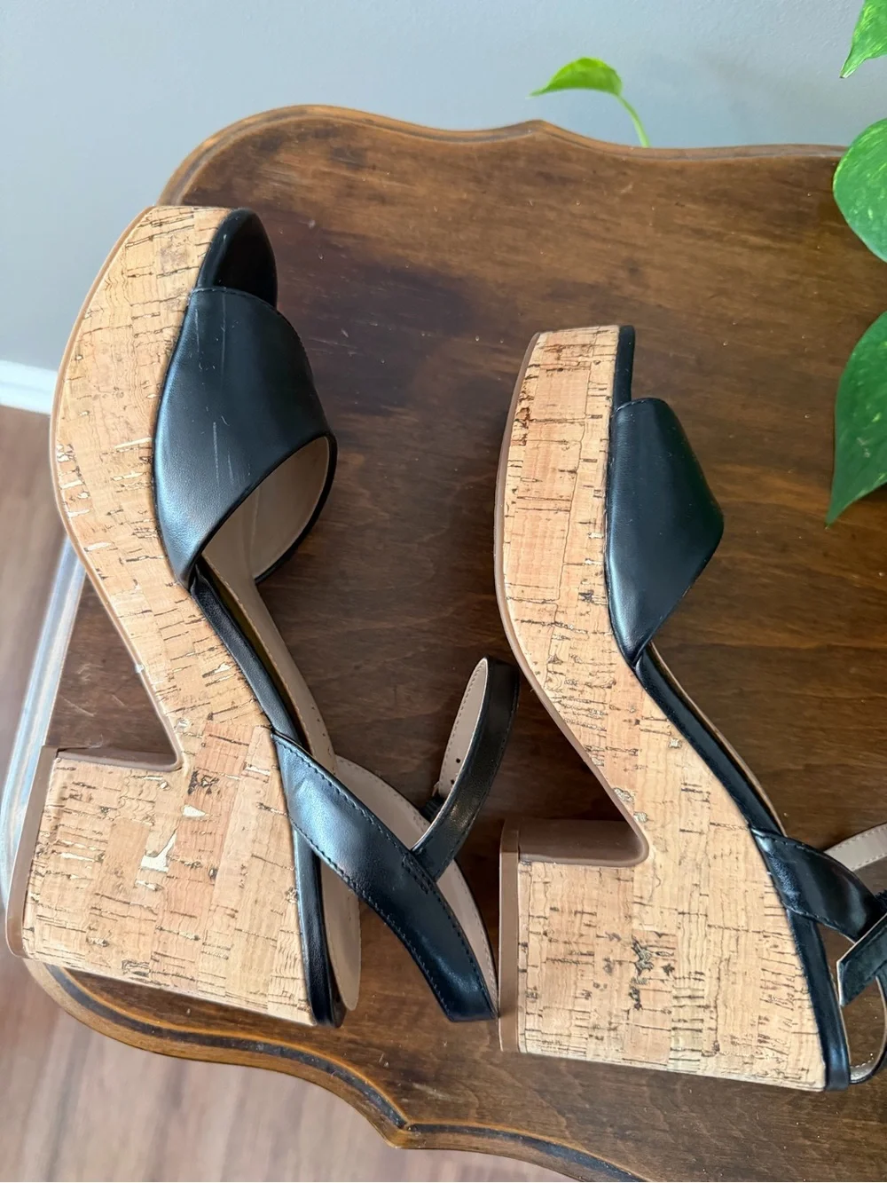 Kelly & Katie Black Leather Platform Sandals. Size 7